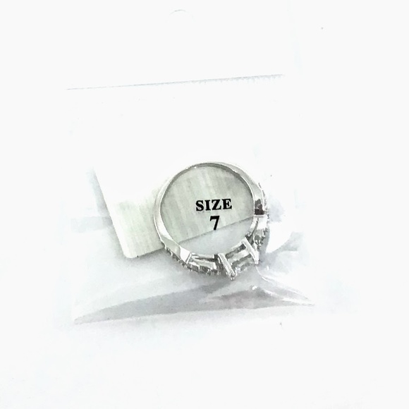 NEW 925 Sterling Silver 1.5  Cubic Zirconia Ring Size 7 or Size 8 - Picture 7 of 8